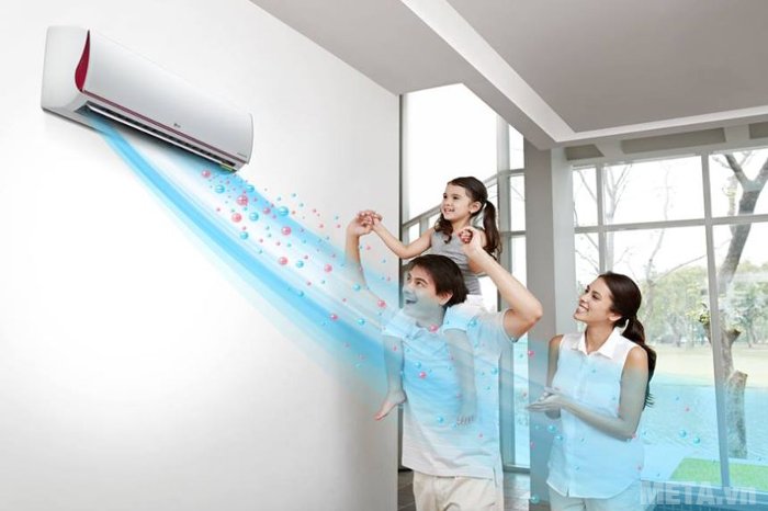 Ngồi trong trong phòng điều hòa lâu, nhất là khi ít vận động (khi ngủ, ngồi làm việc, xem ti vi...) dễ làm giảm thân nhiệt đột cơ thể